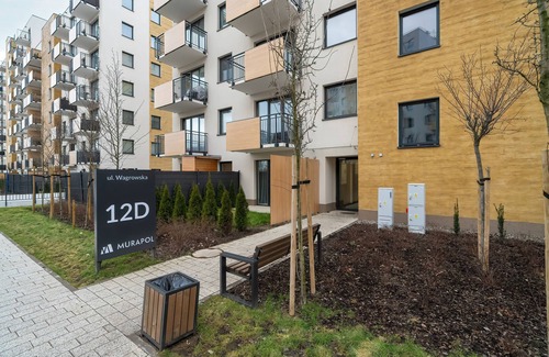 Nowe Miasto Apartamento | Black and Green Apartment by Renters
