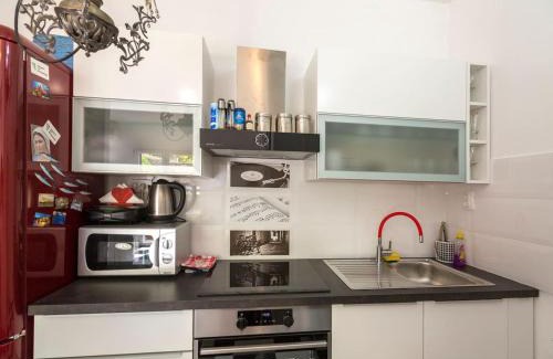 Komiza Apartamento | Black and White chill out
