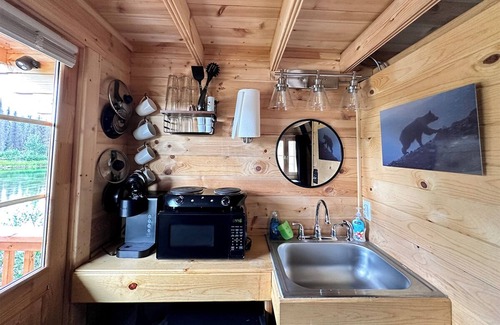 Denali Cabina | Black Bear, Black Bear Lakefront Cabin