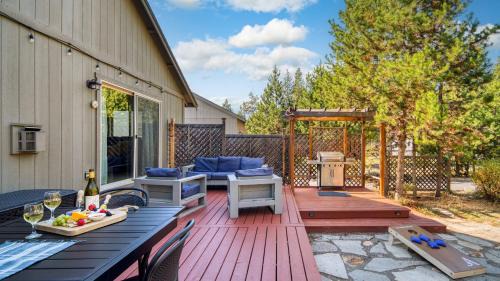 Oregon Water Wonderland Casa | Black Bear Cabin by AvantStay Modern Bend Escape Mt. Bachelor Ski Cabin