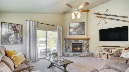 Oregon Water Wonderland Casa | Black Bear Cabin by AvantStay Modern Bend Escape Mt. Bachelor Ski Cabin