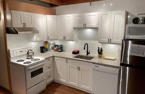 Ucluelet Casa | Black Bear Cottage