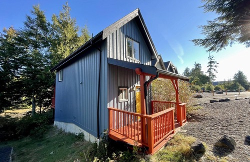 Ucluelet Casa | Black Bear Cottage