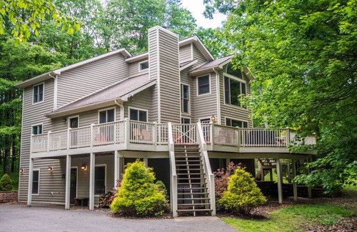 Blakeslee Casa | Black Bear Lodge: Lake Access Home w/ Community Indoor Pool