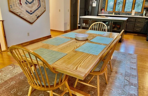 Robbinsville Casa | Black Bear Roost on Lake Santeetlah & near 'Tail of the Dragon'