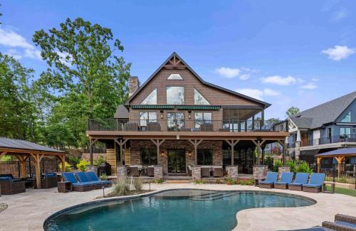 Lake Norman of Catawba Casa | Black Bear Blue Heron by AvantStay 2 Lakefront Homes Sleeps 43 Pool Dock Theater