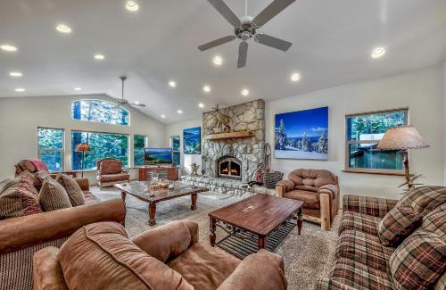 Montgomery Estates Casa | Black Bear Villa - large 4 BR 4 BA hot tub game room