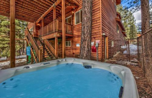 Montgomery Estates Casa | Black Bear Villa - large 4 BR 4 BA hot tub game room