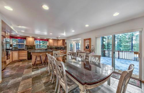 Montgomery Estates Casa | Black Bear Villa - large 4 BR 4 BA hot tub game room