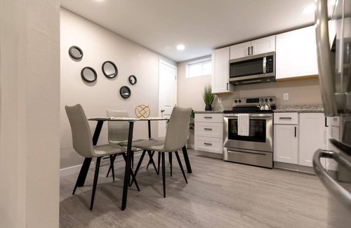 Allendale Area Casa | Black Brick Suite Sum