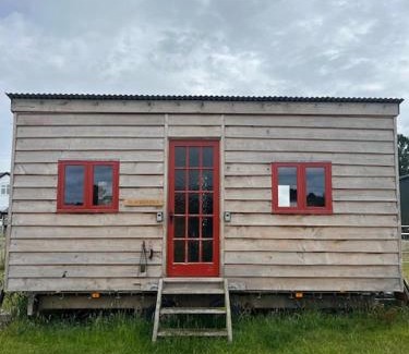 Kington Otro | Black Bridge Cabin