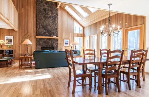 Black Butte Ranch Casa | Black Butte Ranch: NW Contemporary