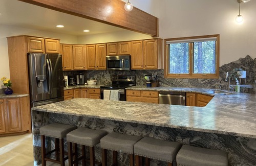 Black Butte Ranch Casa | Black Butte Style & Comfort Close to Glaze Meadow Rec Center-4 bedrooms + loft