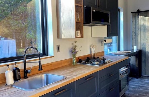Marion Casa | Black Cabin Retreat, Black Cabin in Northwest Montana