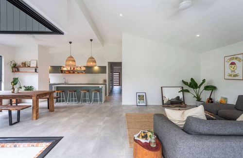 Wooloweyah Casa | Black Cockatoo - Oceanstays - Pet Friendly