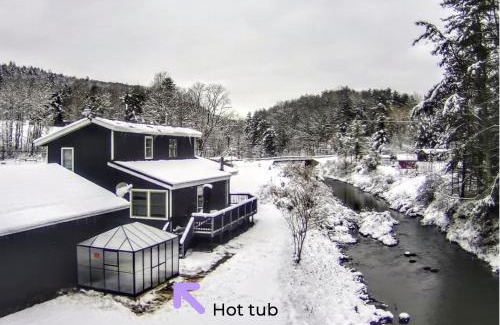 Town of Conesville Casa | Black Creek Lodge - Hot Tub, Game Room, Fire Pit