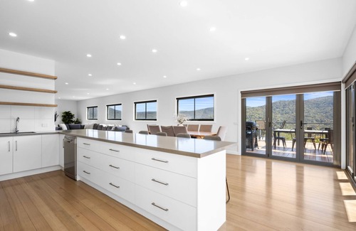Merrijig Casa | Black Diamond - Merrijig - Sleeps 14