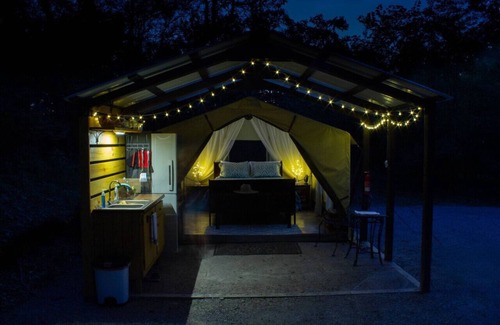 Mid America Apartamento | Black Fox Den: A Woodland Glamp - Dog Friendly