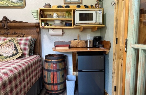 Hill City Cabina | Black Hills Home Cabins—CHOKECHERRY HIDEOUT—in Hill City, Mickelson Trail, Grill