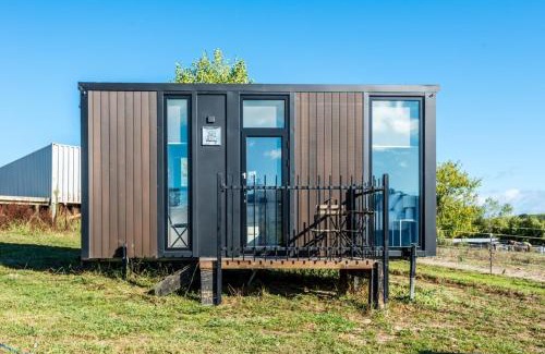 Waitoki Casa | Black Horse Cabin 1 by Tiny Away