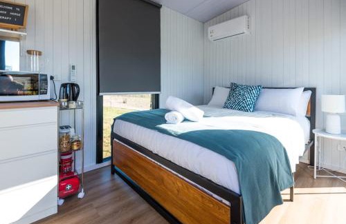 Waitoki Casa | Black Horse Cabin 1 by Tiny Away