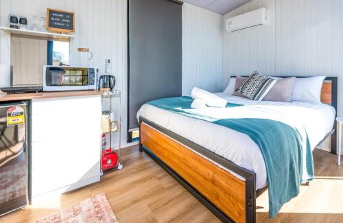Waitoki Casa | Black Horse Cabin 2 by Tiny Away