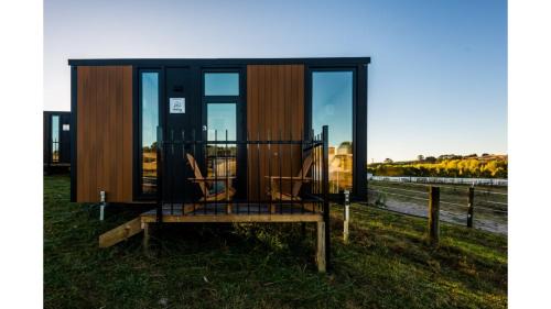 Waitoki Casa | Black Horse Cabin 3 by Tiny Away