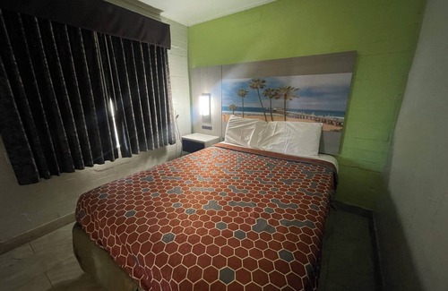 Apple Valley Hotel | Black Horse Motel