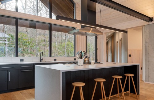 Laurel Ridge Casa | Black Mountain Cross Cabin, luxury private home with amazing views and hot tub.