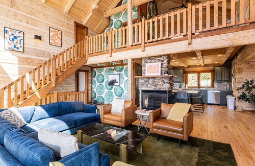 Laurel Ridge Casa | Black Mountain Retreat: Newly Renovated Luxury, Game Room, VIEWS, Hot Tub