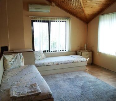 Chernomorets Casa | Black Pearl