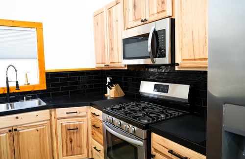 Bismarck Cabina | Black Pearl Lodge @ DeGray. Small event venue or fun family getaway!