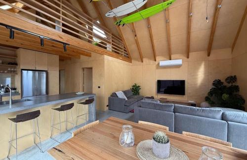 Port Campbell Casa | Black Pearl - NEW Minimal Style Scandi Beach House