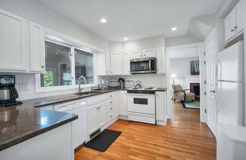 Niantic Casa | Black Point Retreat - Entertain & Enjoy the Beach!