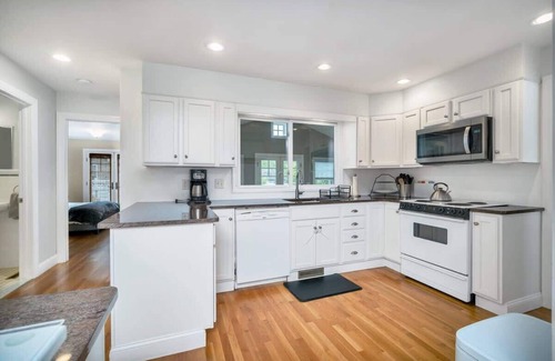 Niantic Casa | Black Point Retreat - Entertain & Enjoy the Beach!