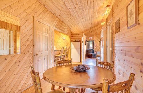 Neillsville Cabina | Black River Log Cabin: Fish, Swim + Unwind!