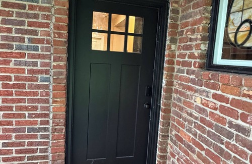 Winston - Salem Casa | Black Rose: A uniquely charming vintage 3 bedroom home
