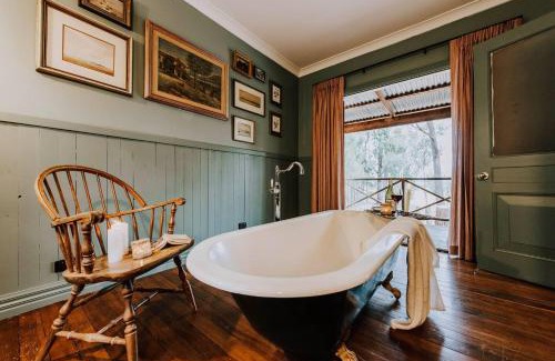 Budgee Budgee Casa | Black Springs - A Romantic Bushland Escape