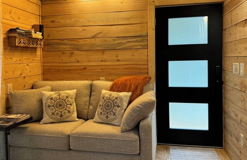 Spring City Casa | Black Tupelo-A Peaceful space