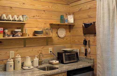Spring City Casa | Black Tupelo-A Peaceful space