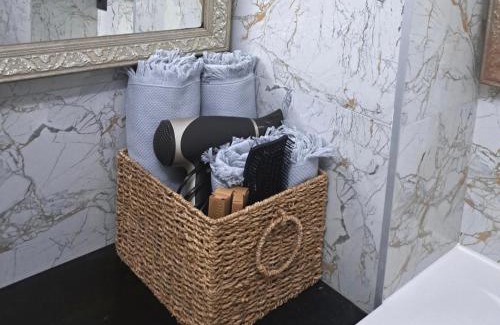 Hincesti Apartamento | Black & white