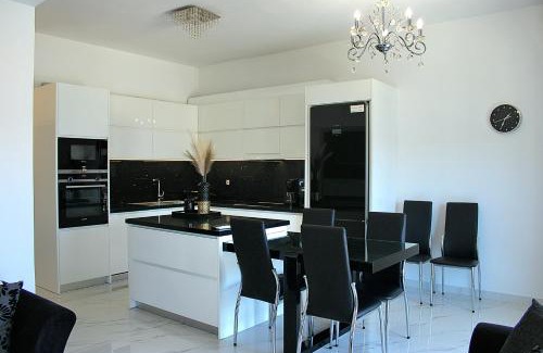 Korithion Apartamento | BLACK & WHITE SeaSide House Kalamia