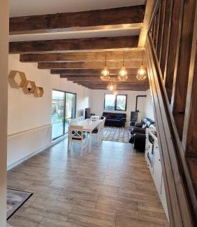 Marisel Casa | Black Wood Cabin