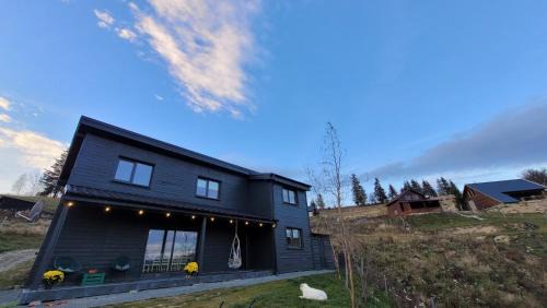 Marisel Casa | Black Wood Cabin