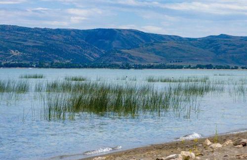 Sweetwater Casa | BlackBeary Cabin on Bear Lake with Private Hot Tub