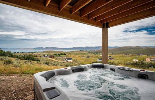 Sweetwater Casa | BlackBeary Cabin on Bear Lake with Private Hot Tub
