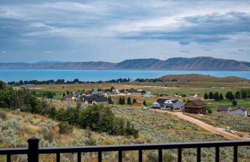 Sweetwater Casa | BlackBeary Cabin on Bear Lake with Private Hot Tub