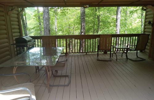 Glenville Cabina | BlackBeary Hideaway For Fun