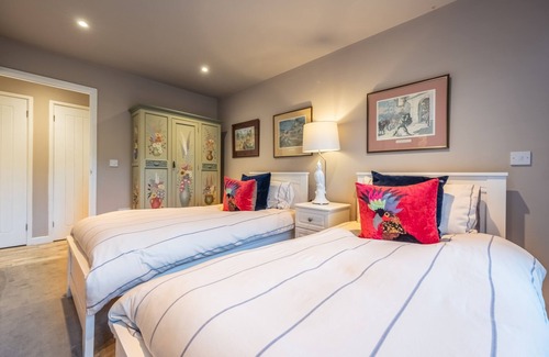 Roughton Casa | Blackberry Cottage is a modern detached upside down barn conversion with an eclectic collection of f