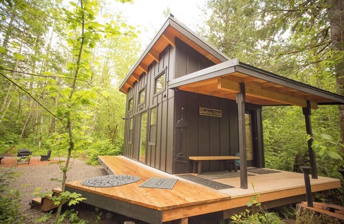 Gold Bar Cabina | Blackberry Hollow ~ Luxury Off-Grid Glamping Near Gold Bar, WA